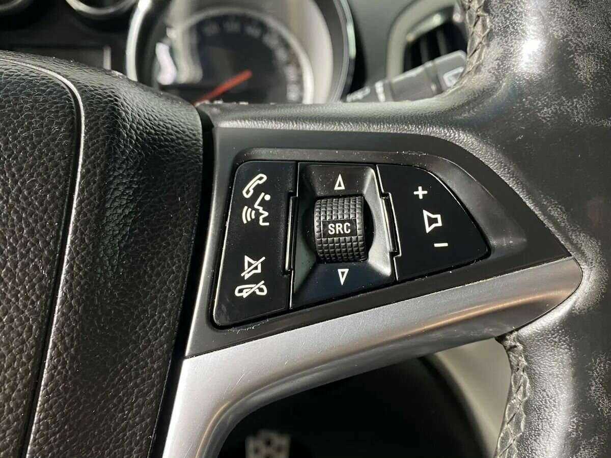 Opel Astra с пробегом — 2012 год. Фото: #12