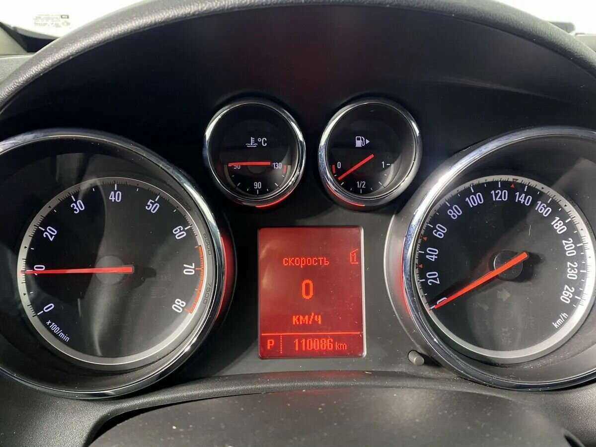 Opel Astra с пробегом — 2012 год. Фото: #14