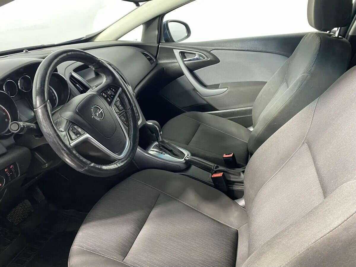 Opel Astra с пробегом — 2013 год. Фото: #8