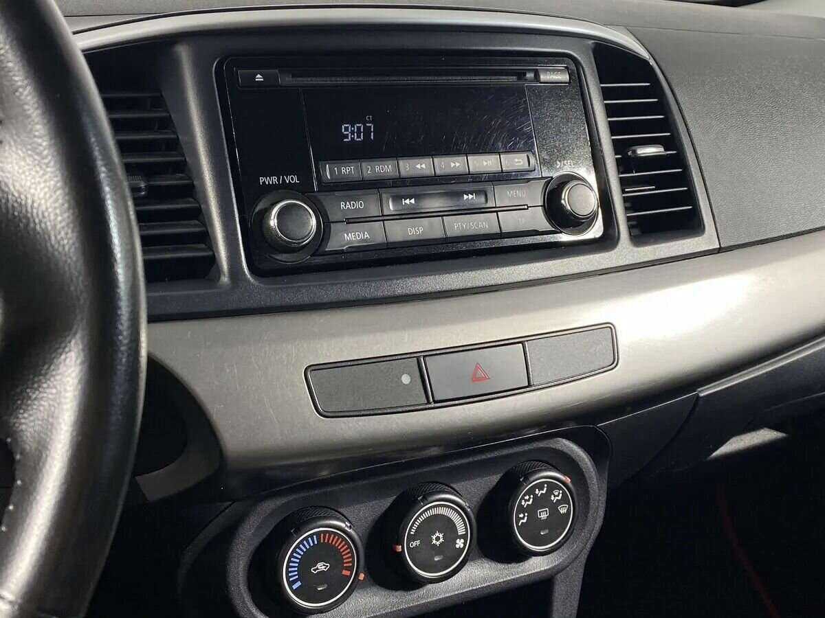 Mitsubishi Lancer с пробегом — 2012 год. Фото: #9