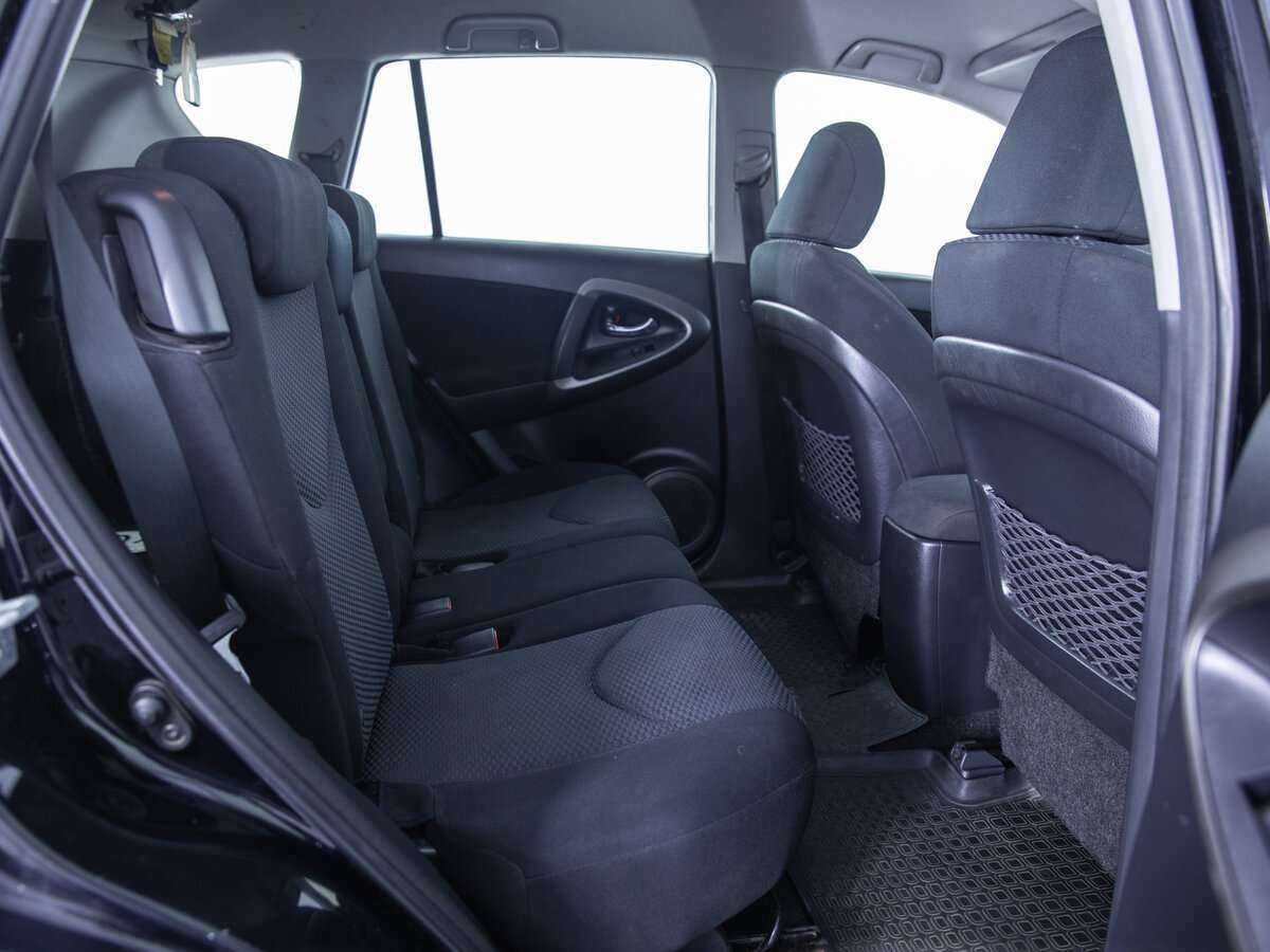 Toyota RAV4 с пробегом — 2012 год. Фото: #17