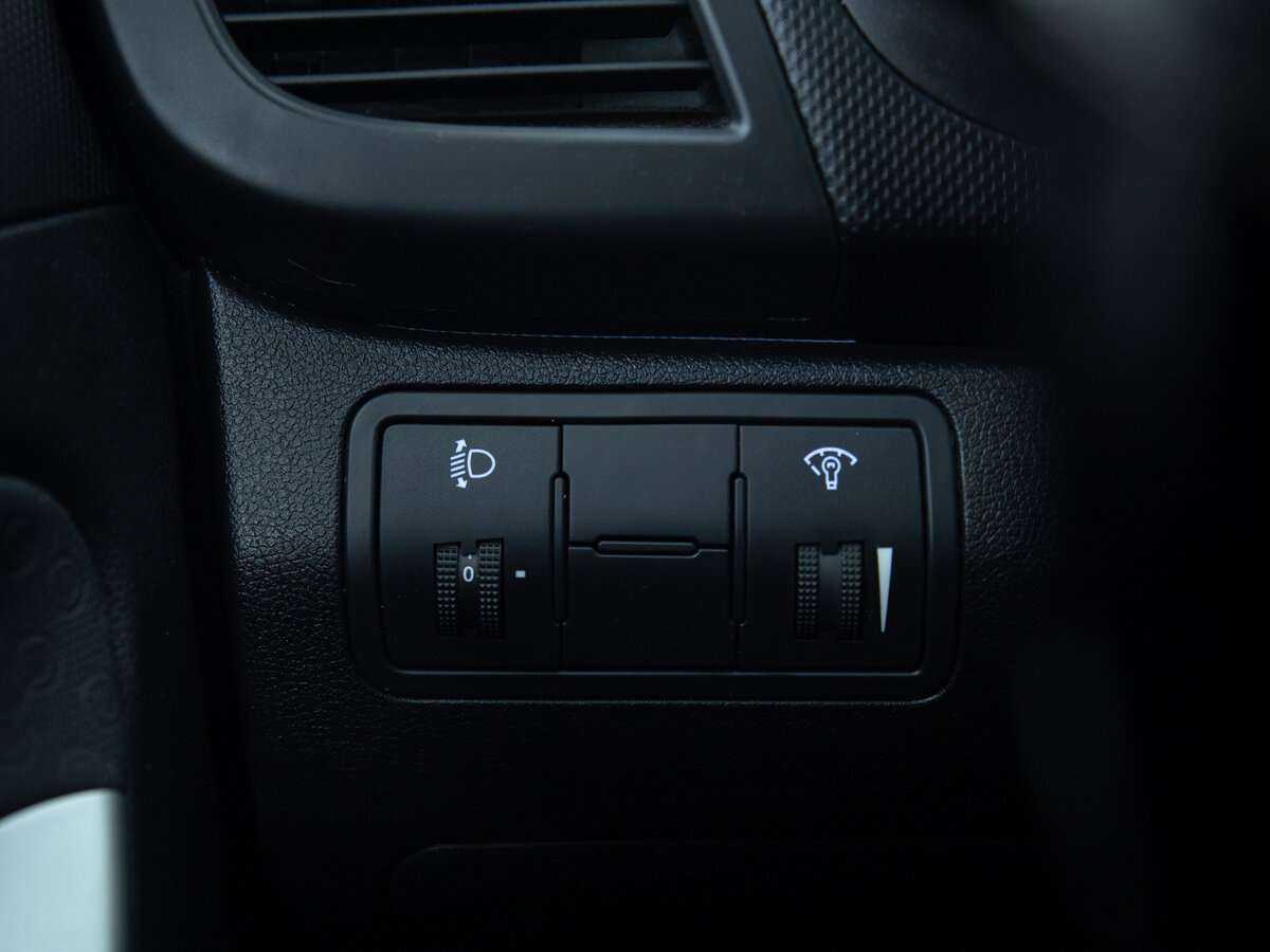 Hyundai Solaris с пробегом — 2013 год. Фото: #17