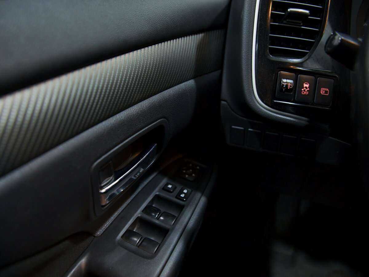 Mitsubishi Outlander с пробегом — 2013 год. Фото: #9