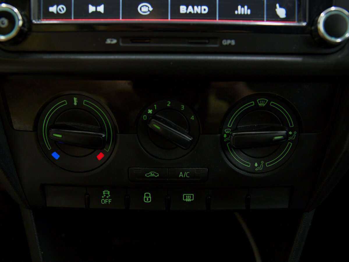 Skoda Rapid с пробегом — 2018 год. Фото: #11