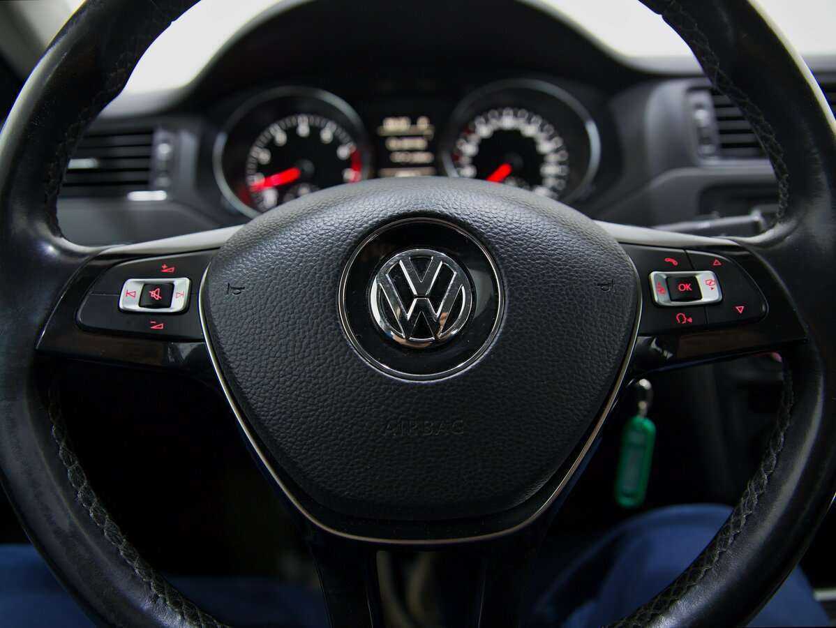 Volkswagen Jetta с пробегом — 2015 год. Фото: #7