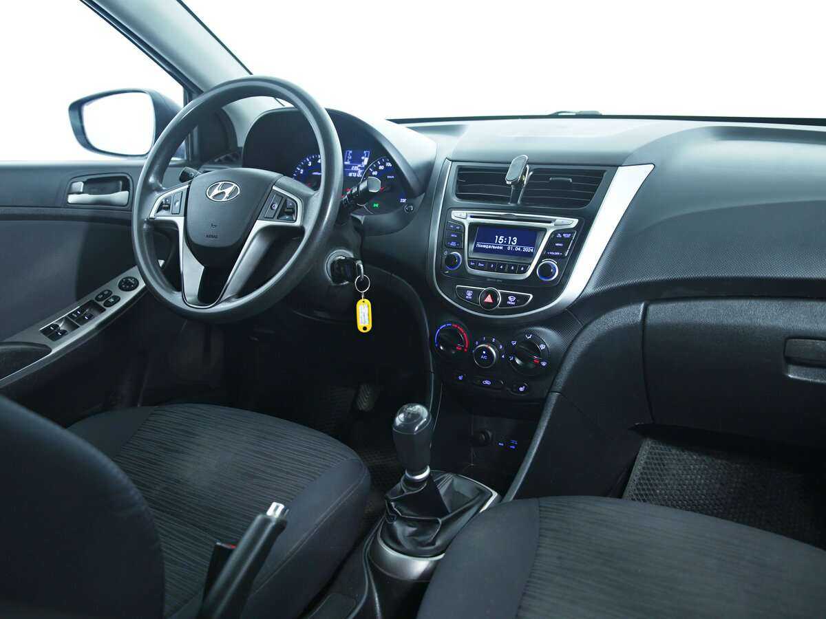 Hyundai Solaris с пробегом — 2015 год. Фото: #10