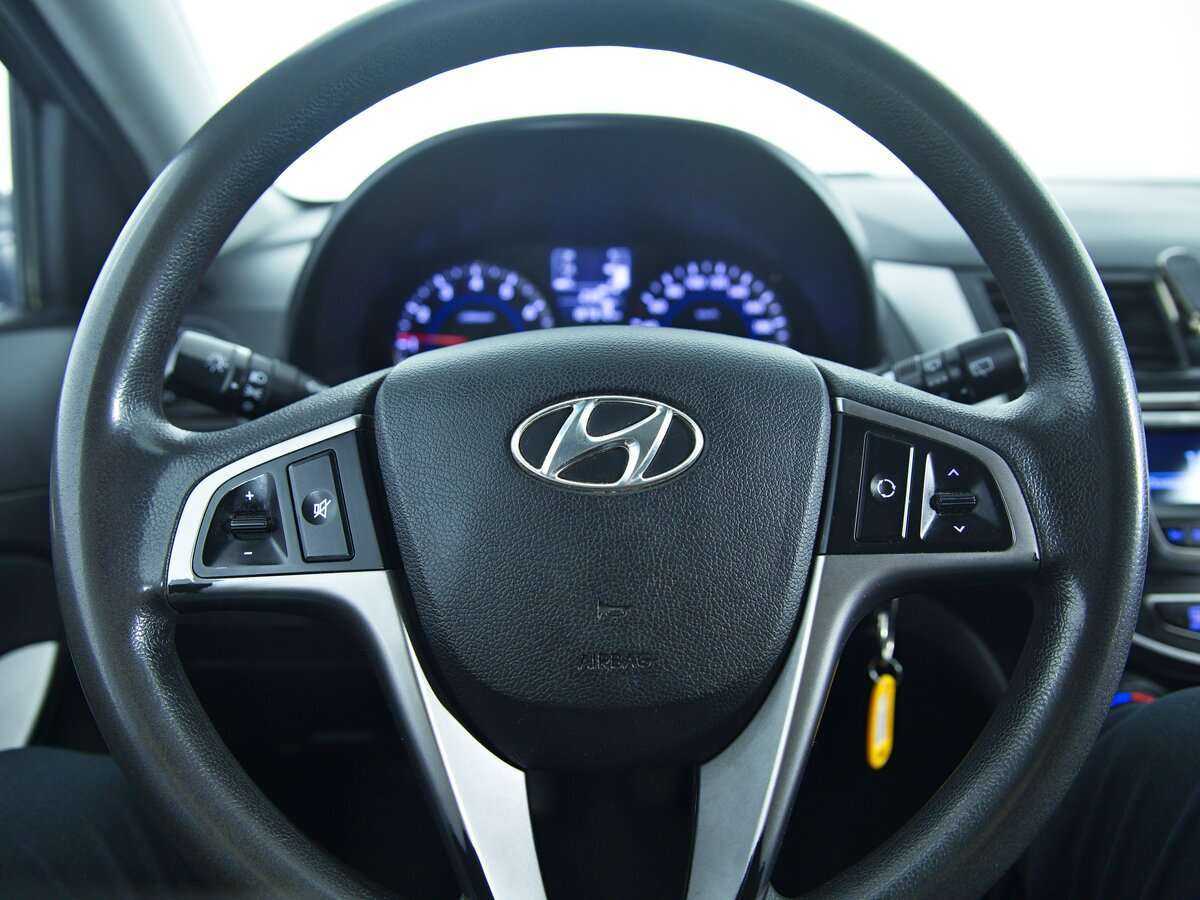 Hyundai Solaris с пробегом — 2015 год. Фото: #12