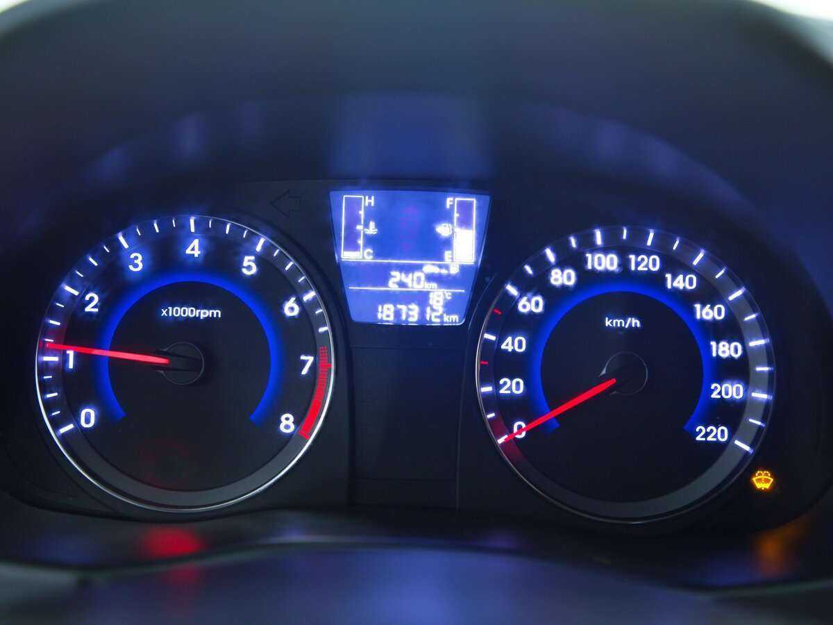 Hyundai Solaris с пробегом — 2015 год. Фото: #13