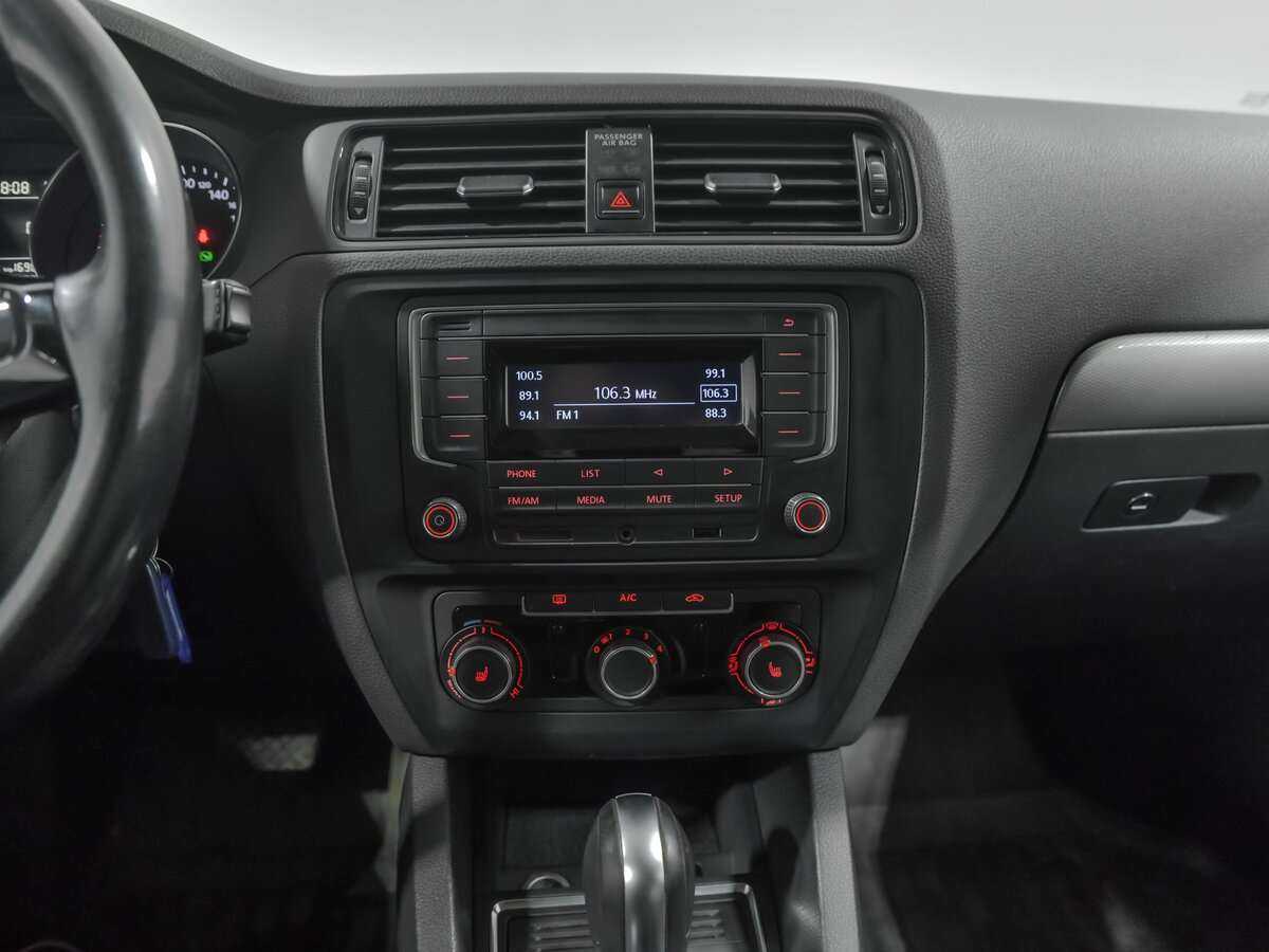 Volkswagen Jetta с пробегом — 2016 год. Фото: #6