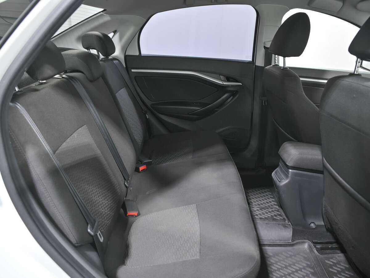 Lada (ВАЗ) Vesta с пробегом — 2018 год. Фото: #14