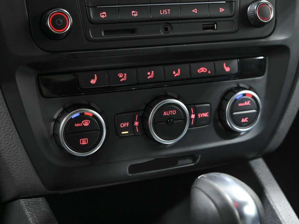 Volkswagen Jetta с пробегом — 2013 год. Фото: #10