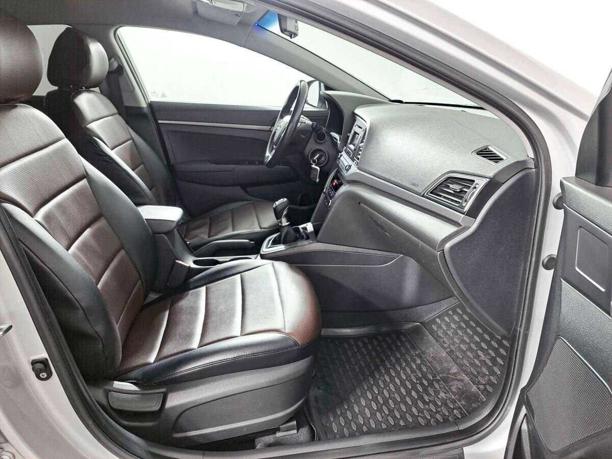 Hyundai Elantra с пробегом — 2017 год. Фото: #8