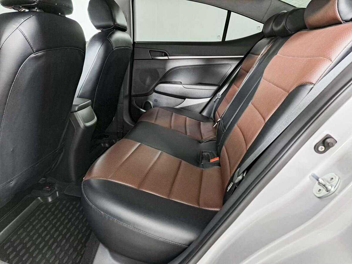 Hyundai Elantra с пробегом — 2017 год. Фото: #9