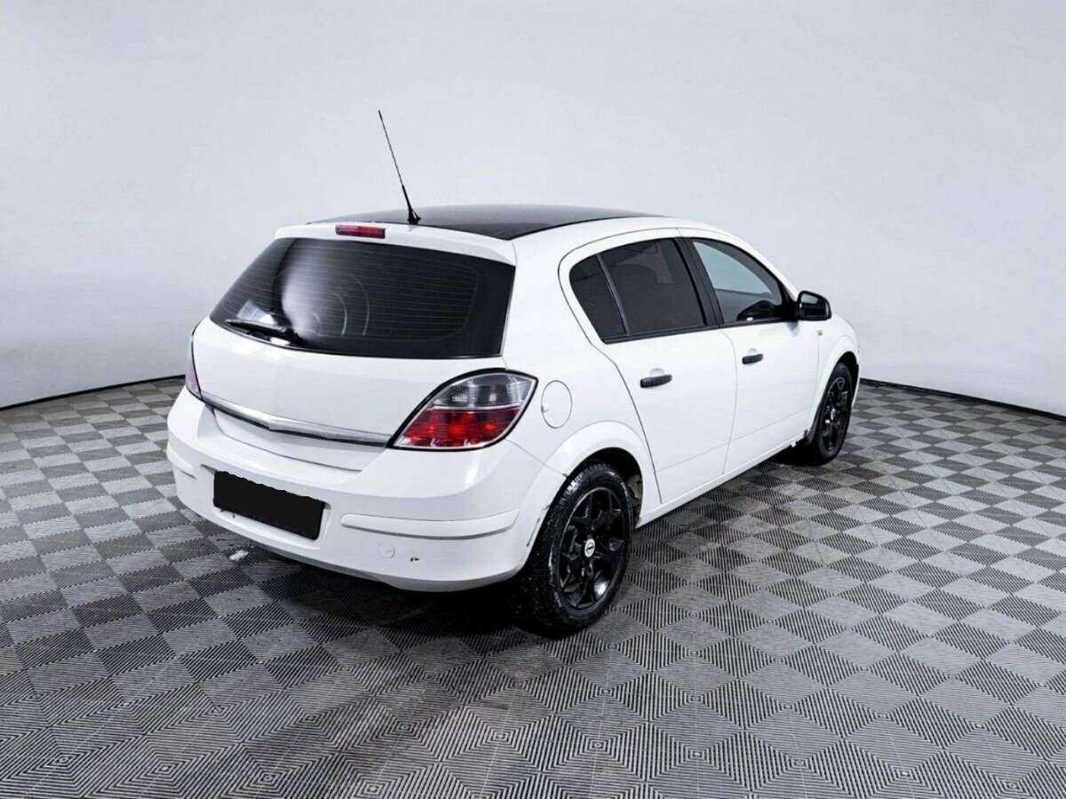 Opel Astra с пробегом — 2012 год. Фото: #3