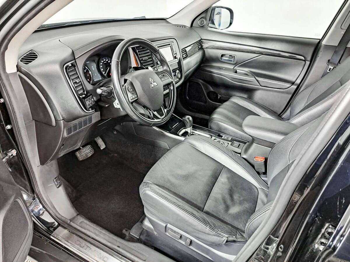 Mitsubishi Outlander с пробегом — 2017 год. Фото: #13