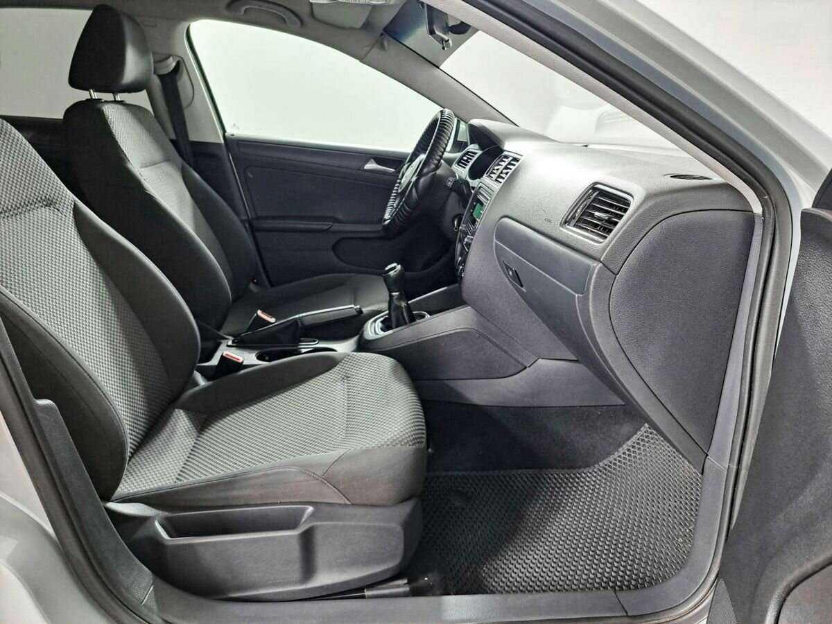 Volkswagen Jetta с пробегом — 2014 год. Фото: #10