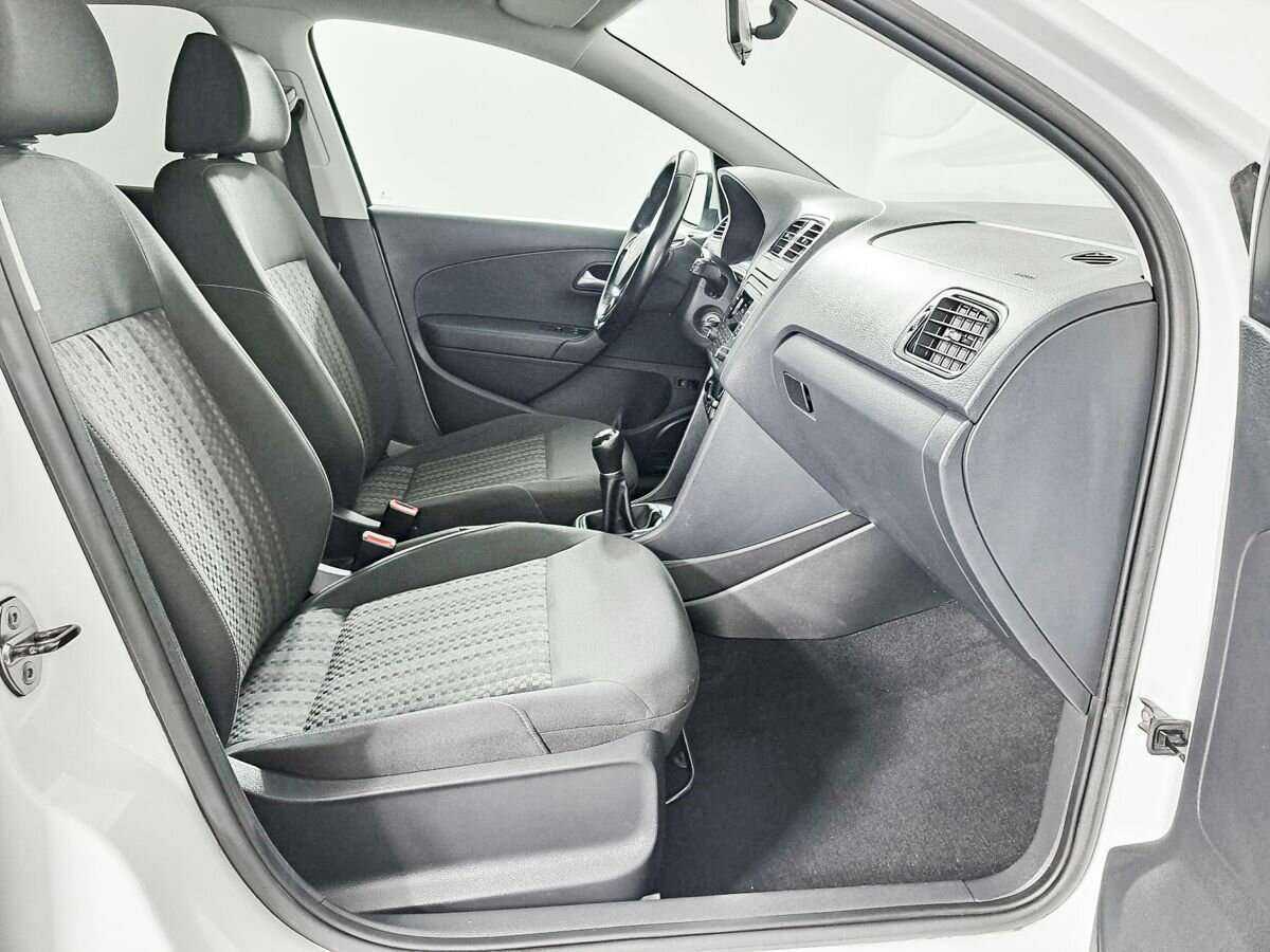 Volkswagen Polo с пробегом — 2015 год. Фото: #9