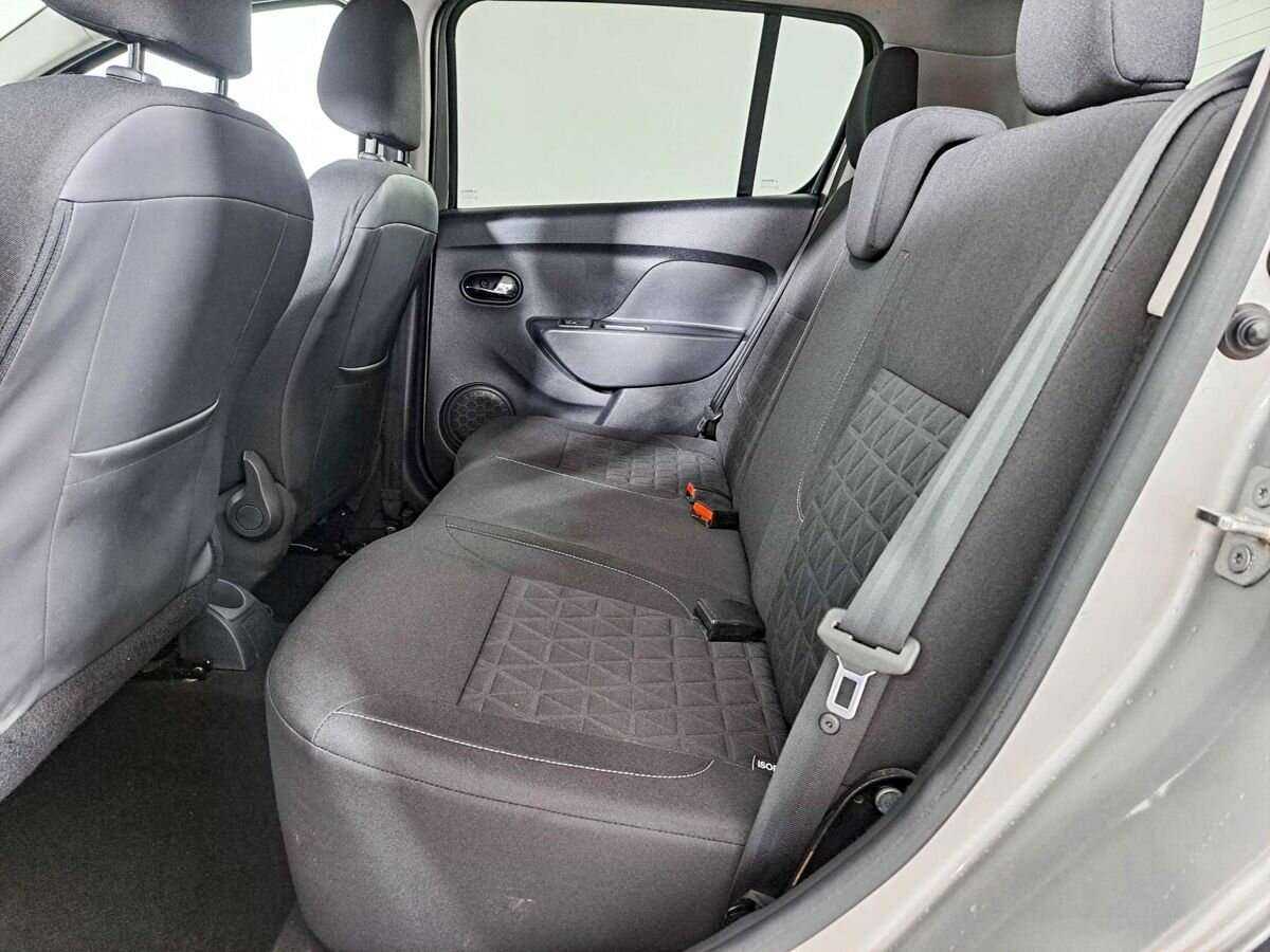 Renault Sandero с пробегом — 2017 год. Фото: #9