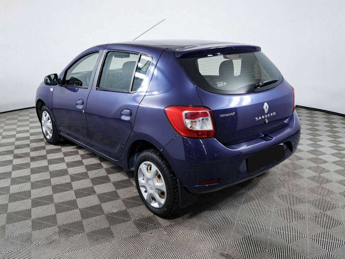Renault Sandero с пробегом — 2015 год. Фото: #6