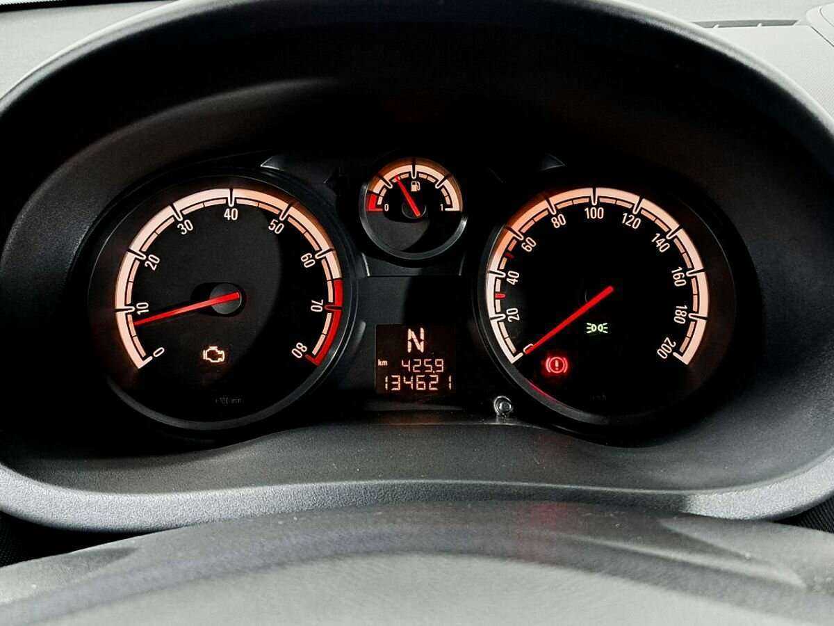 Opel Corsa с пробегом — 2012 год. Фото: #10