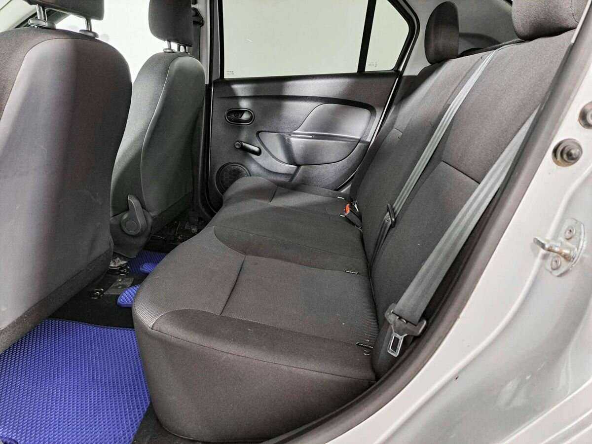 Renault Logan с пробегом — 2014 год. Фото: #9