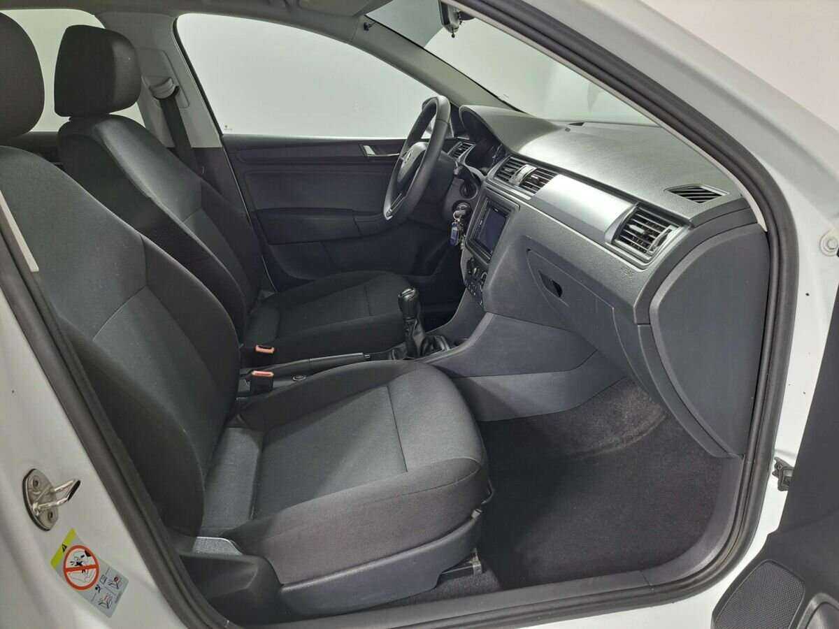 Skoda Rapid с пробегом — 2017 год. Фото: #10
