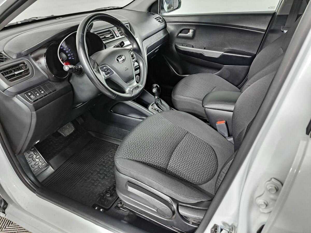 Kia Rio с пробегом — 2017 год. Фото: #13