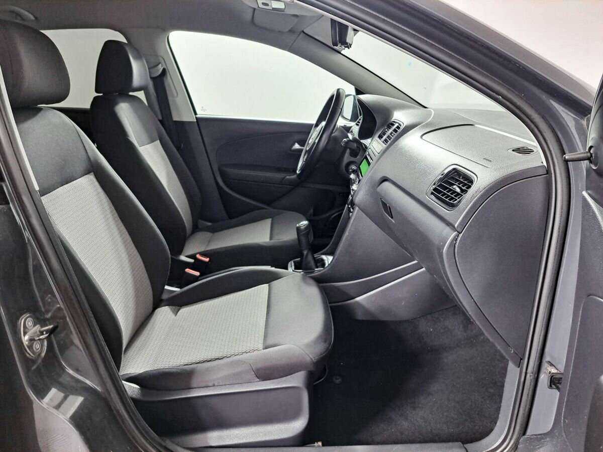 Volkswagen Polo с пробегом — 2012 год. Фото: #10