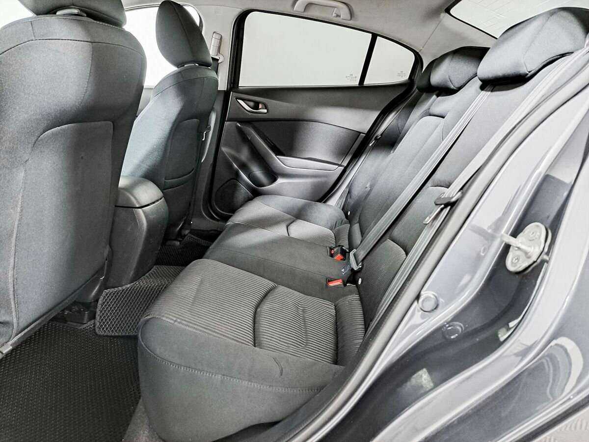 Mazda 3 с пробегом — 2014 год. Фото: #9