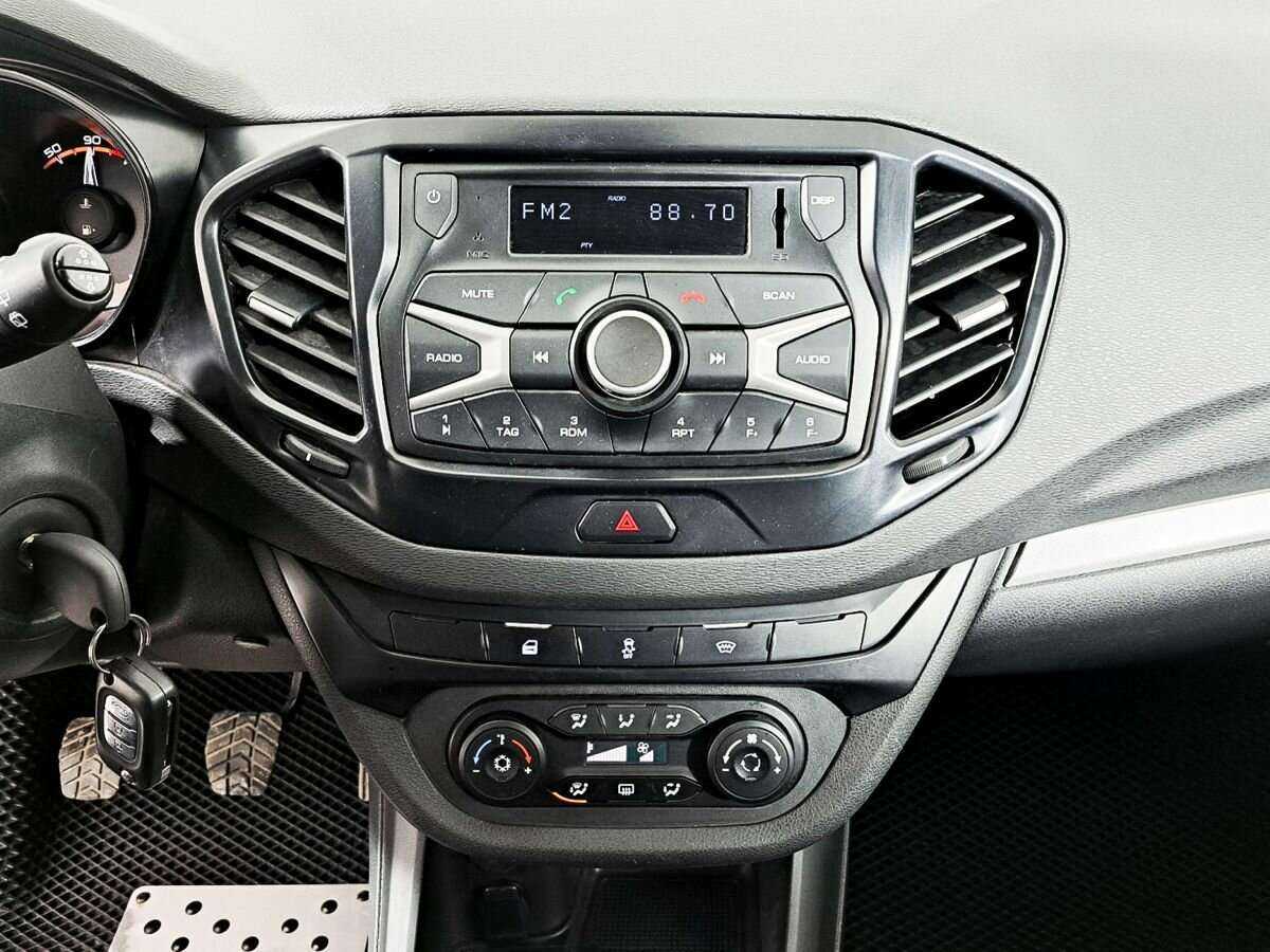 Lada (ВАЗ) Vesta с пробегом — 2019 год. Фото: #9