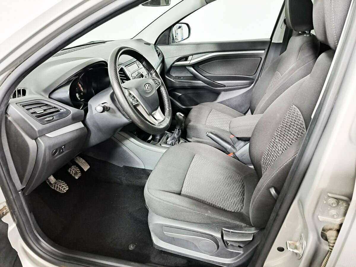 Lada (ВАЗ) Vesta с пробегом — 2019 год. Фото: #10