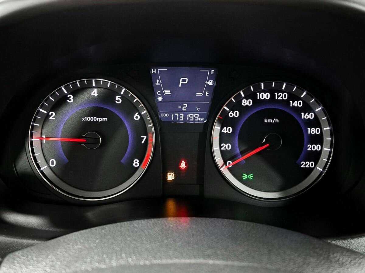 Hyundai Solaris с пробегом — 2013 год. Фото: #10