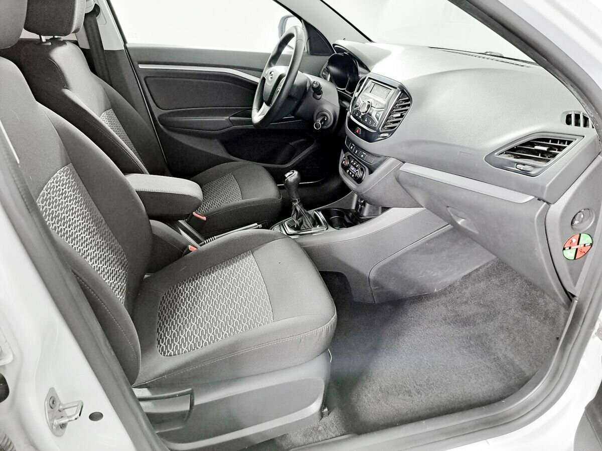 Lada (ВАЗ) Vesta с пробегом — 2019 год. Фото: #8