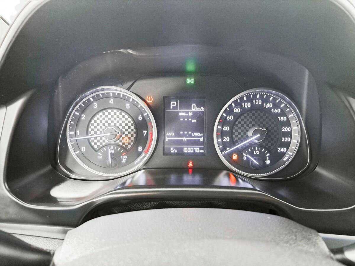 Hyundai Elantra с пробегом — 2019 год. Фото: #9