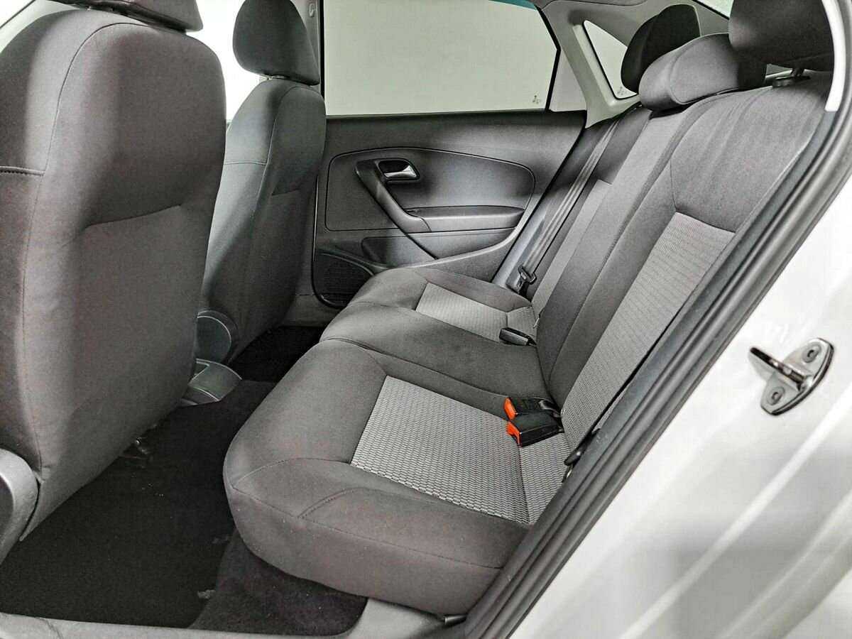 Volkswagen Polo с пробегом — 2012 год. Фото: #8