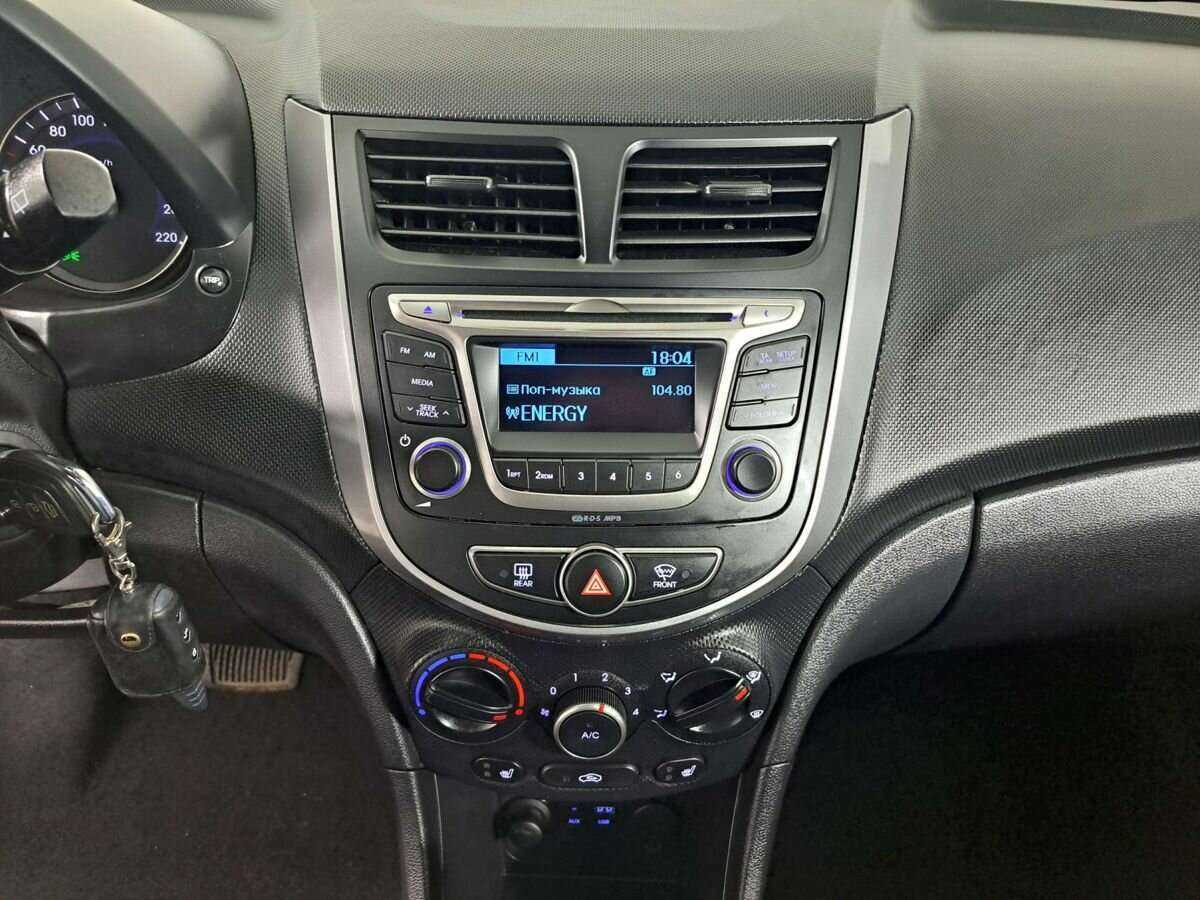 Hyundai Solaris с пробегом — 2015 год. Фото: #12