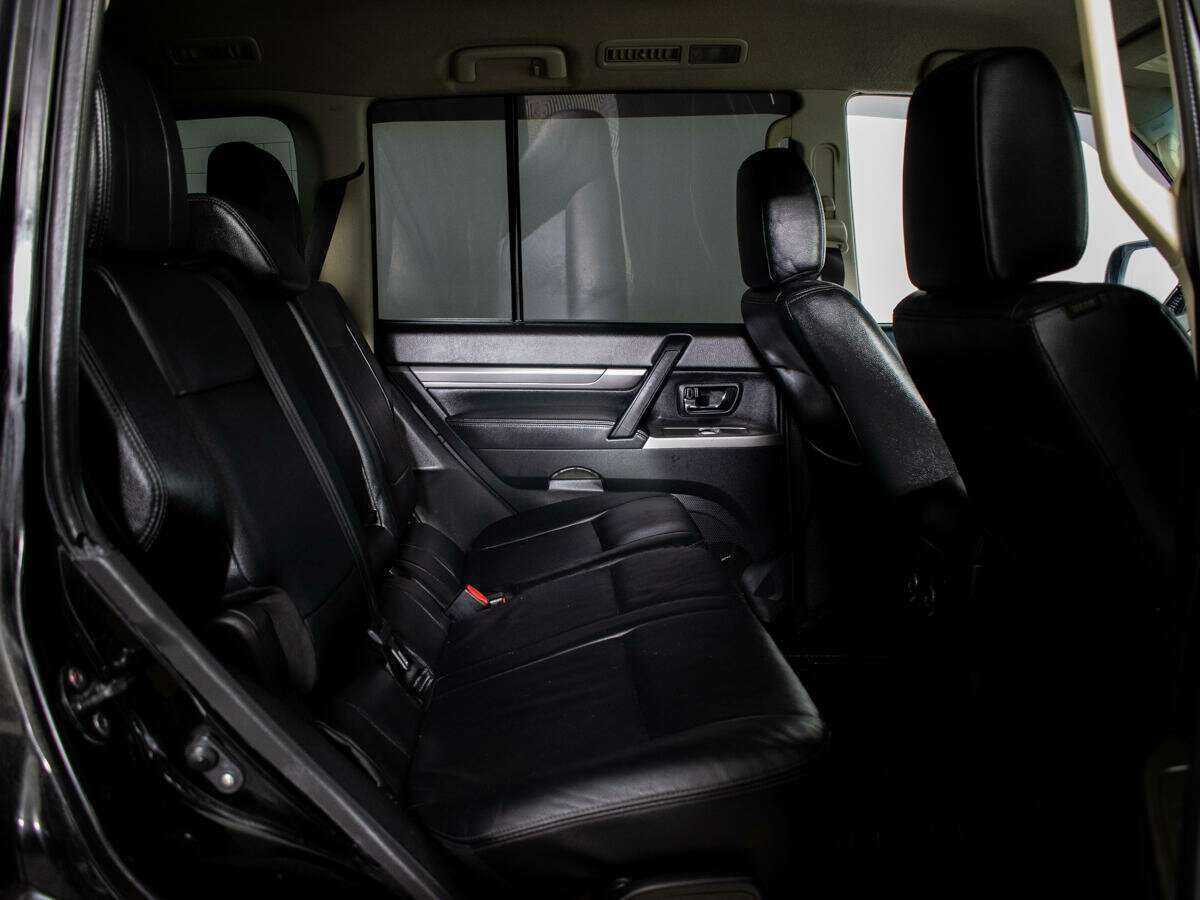 Mitsubishi Pajero с пробегом — 2015 год. Фото: #6