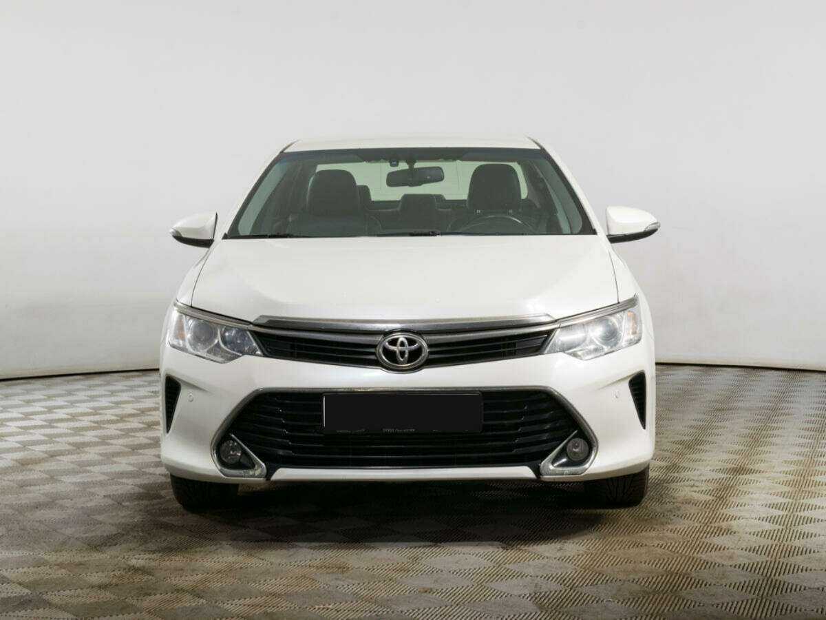 Toyota Camry с пробегом — 2016 год. Фото: #1