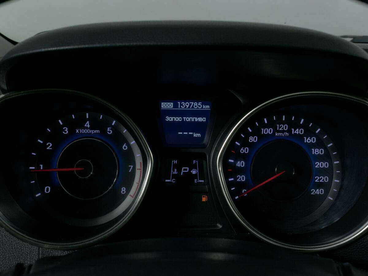 Hyundai Elantra с пробегом — 2012 год. Фото: #12