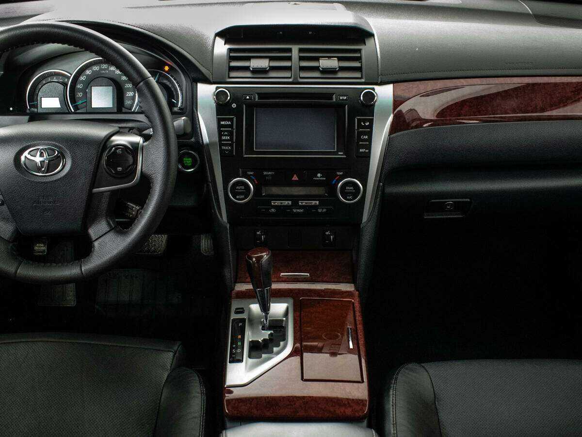 Toyota Camry с пробегом — 2014 год. Фото: #11