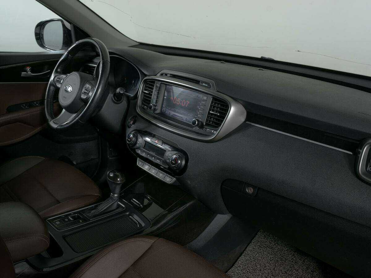 Kia Sorento с пробегом — 2016 год. Фото: #10