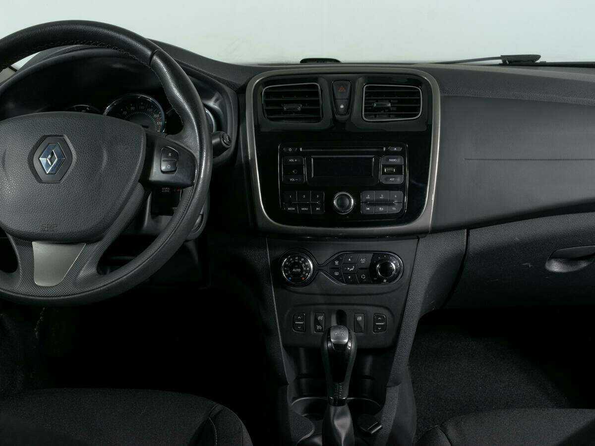 Renault Sandero с пробегом — 2017 год. Фото: #7