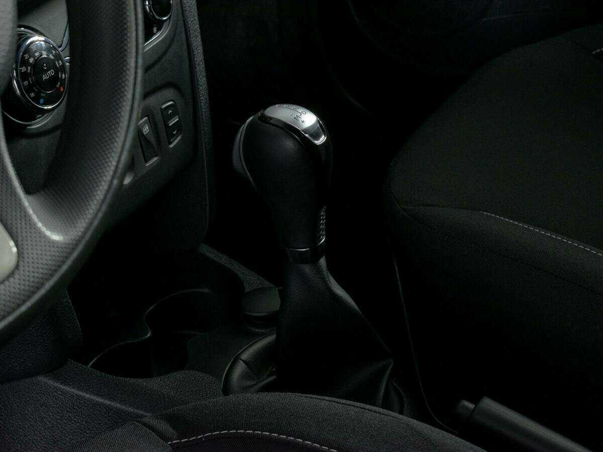 Renault Sandero с пробегом — 2017 год. Фото: #12