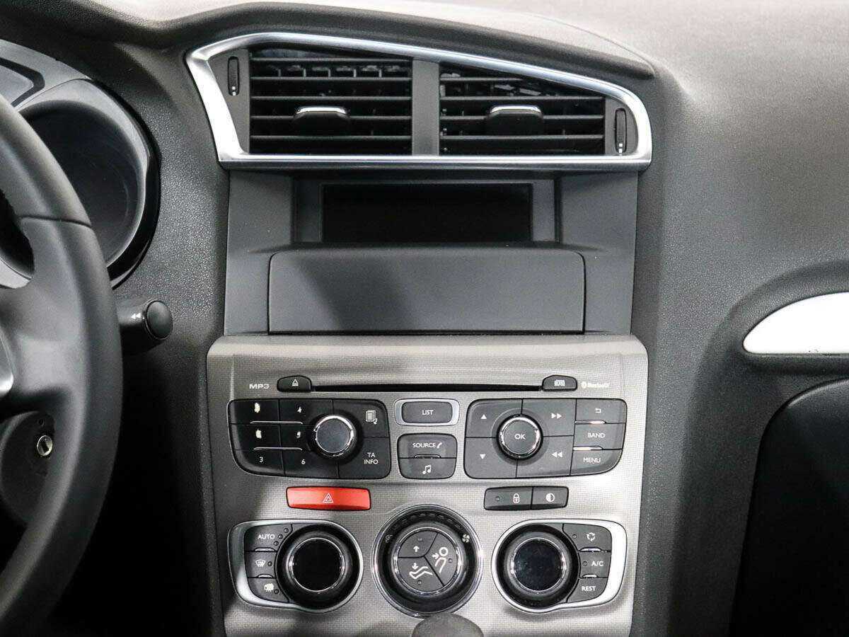 Citroen C4 с пробегом — 2015 год. Фото: #11