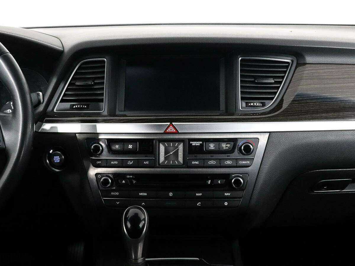 Hyundai Genesis с пробегом — 2015 год. Фото: #10