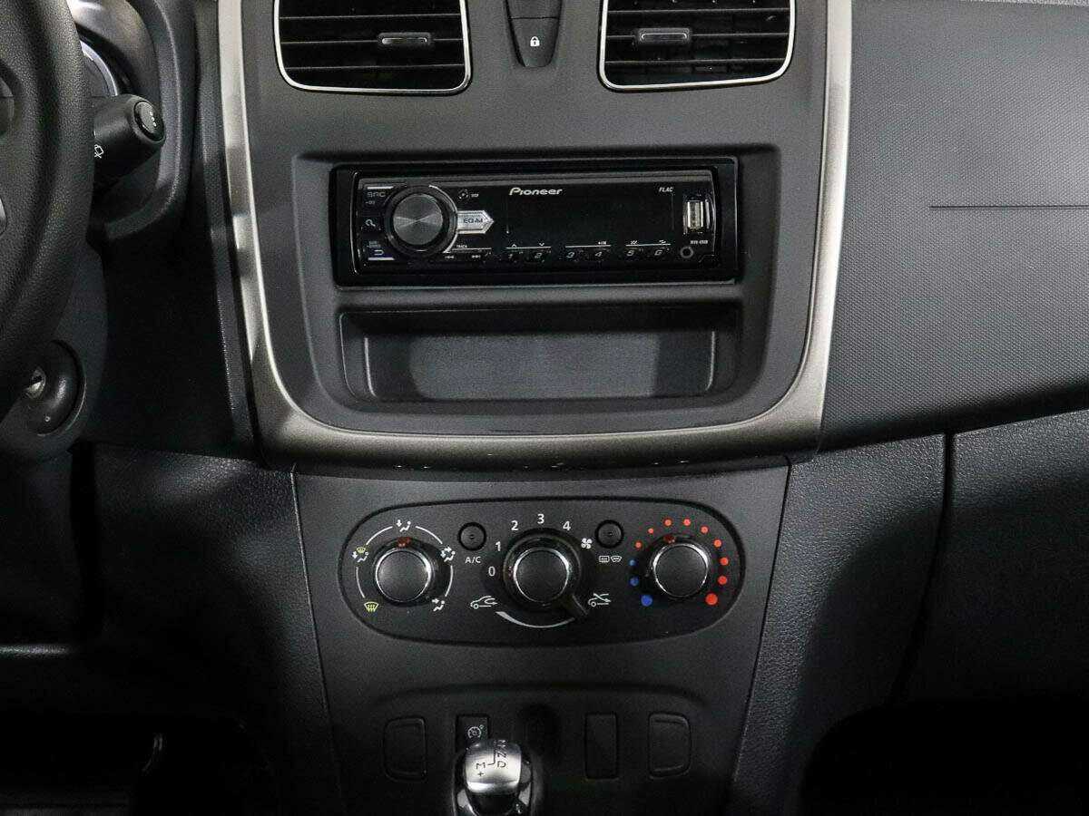 Renault Sandero с пробегом — 2018 год. Фото: #10