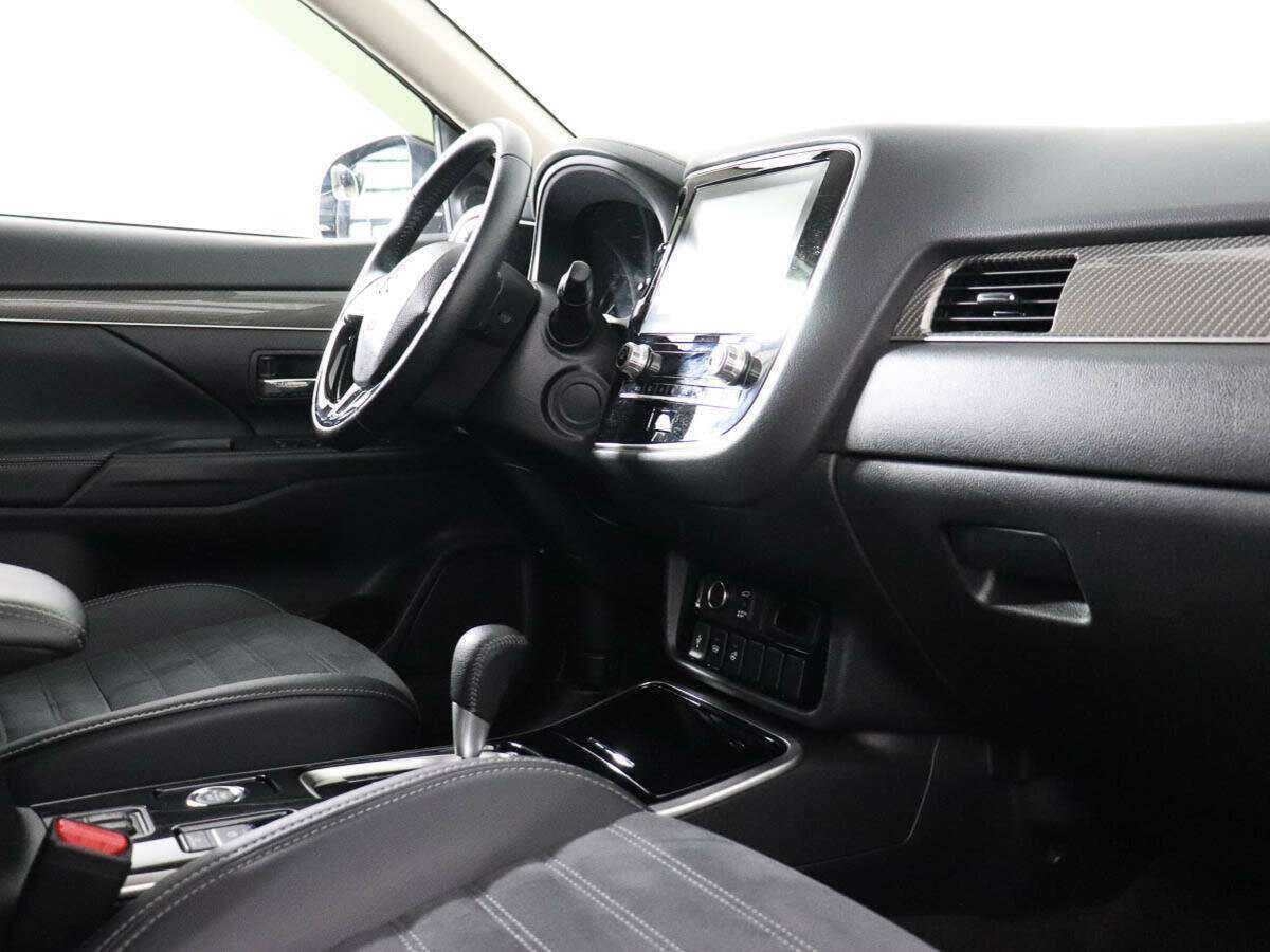 Mitsubishi Outlander с пробегом — 2022 год. Фото: #6