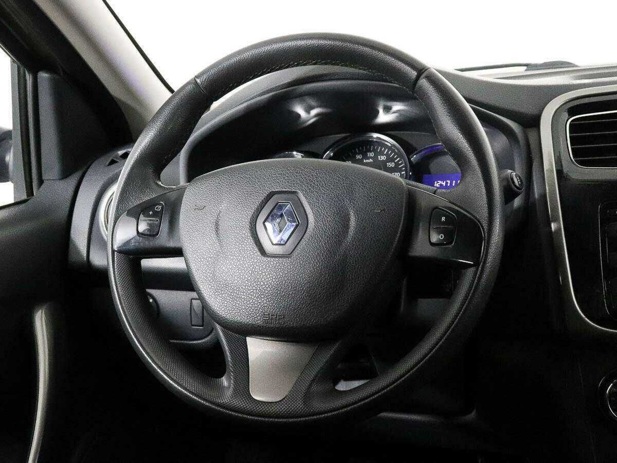Renault Sandero с пробегом — 2015 год. Фото: #11