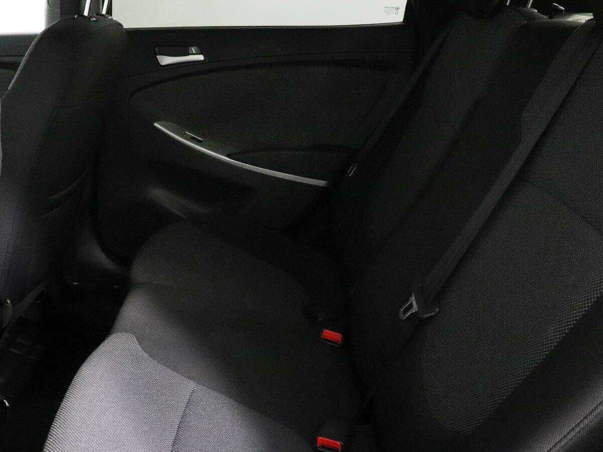 Hyundai Solaris с пробегом — 2012 год. Фото: #7