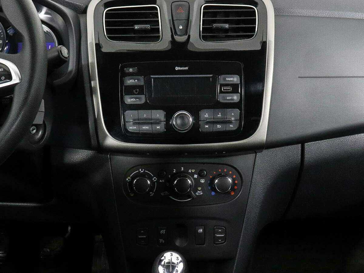 Renault Logan с пробегом — 2018 год. Фото: #10